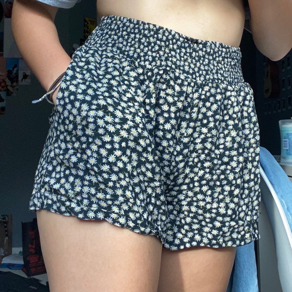 american eagle daisy flowy shorts
